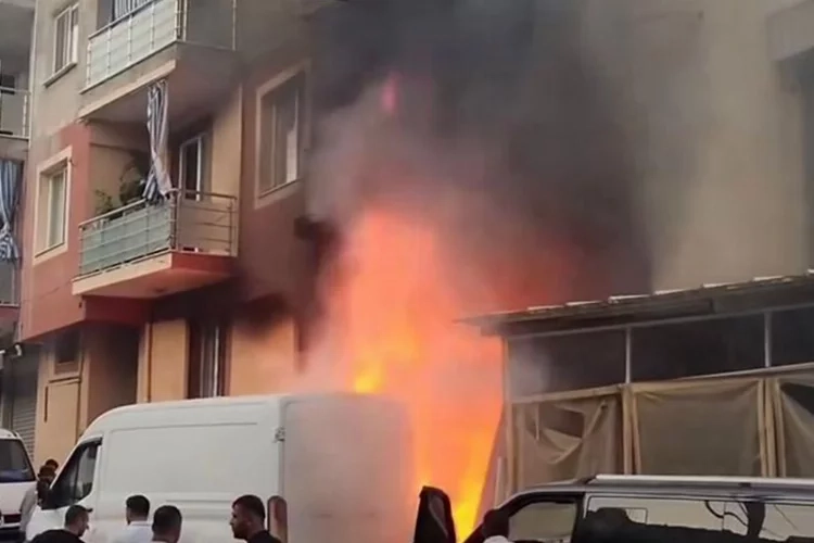 Bayraklı’da çıkan yangında çocuklar dumandan etkilendi haberinin görseli