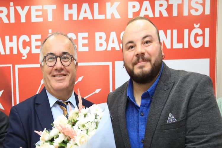 CHP Güzelbahçe’de bayrak değişimi haberinin görseli