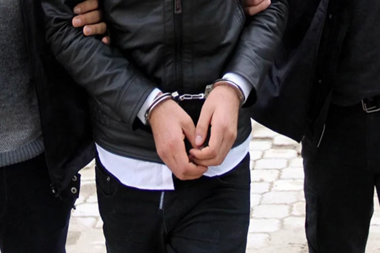 İzmir’de cezaevi firarisi yakalandı   haberinin görseli