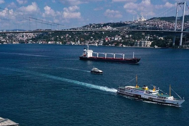 İstanbul Boğazı yeniden gemi trafiğine açıldı