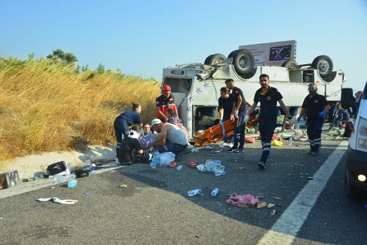 Tarım işçilerini taşıyan minibüs takla attı