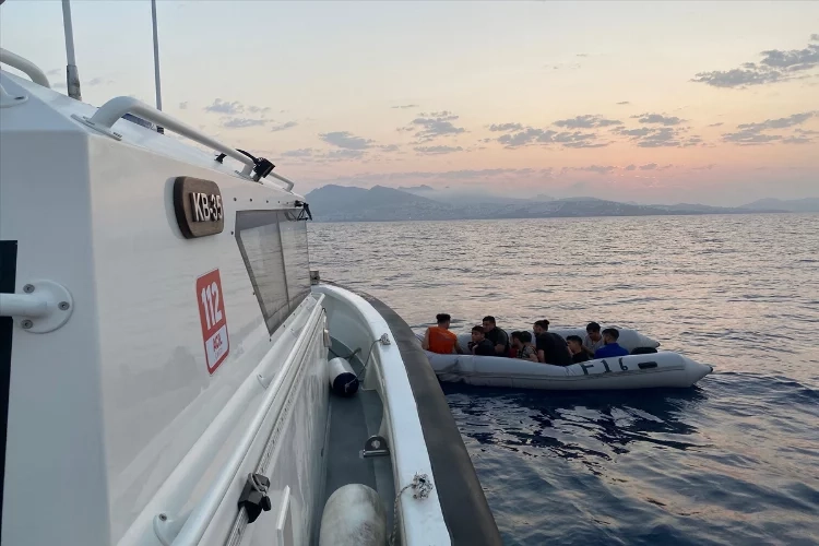 Muğla'da can pazarı: Sahil güvenlik imdatlarına koştu haberinin görseli