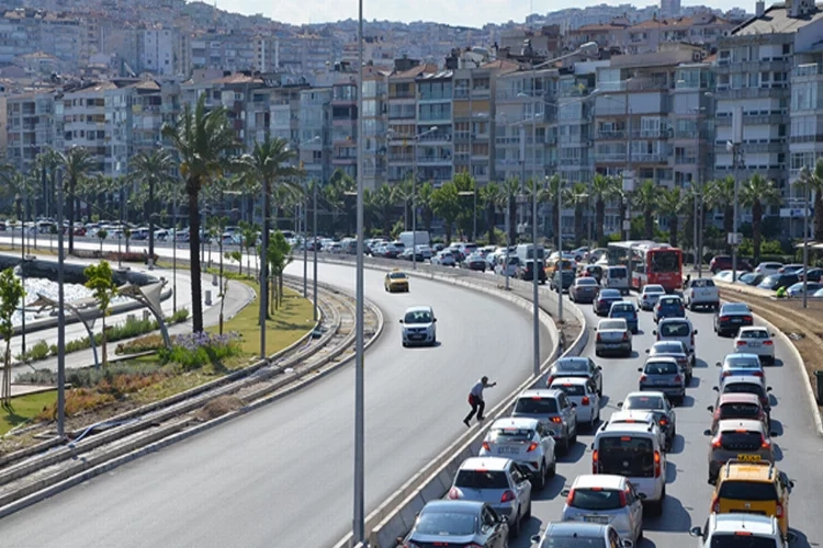 İzmir’de pazar günü trafiğe çıkacaklar dikkat! O yol kapalı olacak