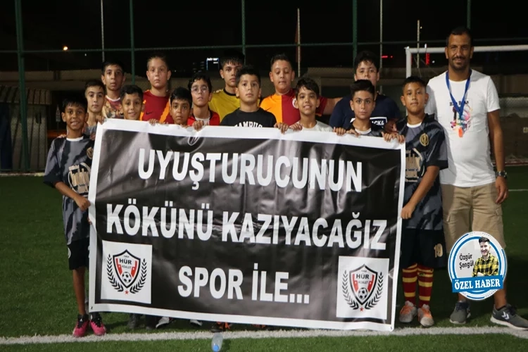 Bu mahallede goller uyuşturucuya karşı atılıyor: Bataklıkta gül yetiştiriyorum haberinin görseli