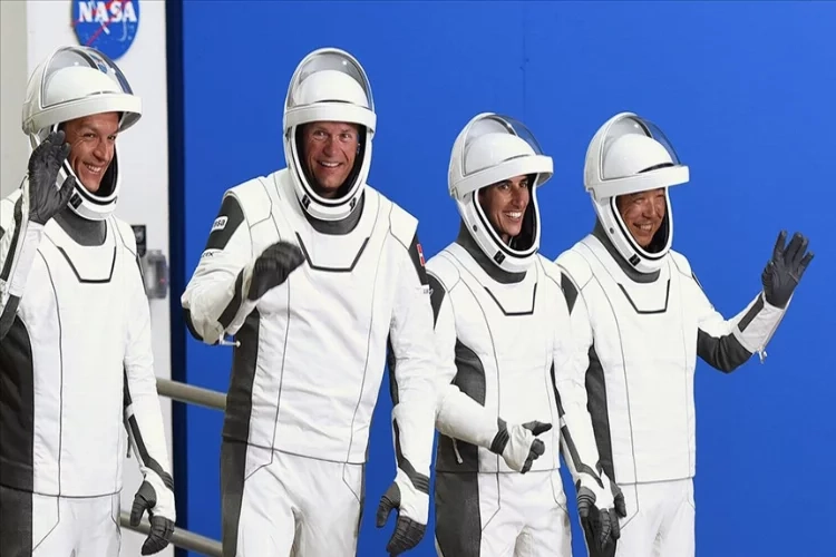 Space X, Uluslararası Uzay İstasyonu'na 4 astronot gönderdi haberinin görseli