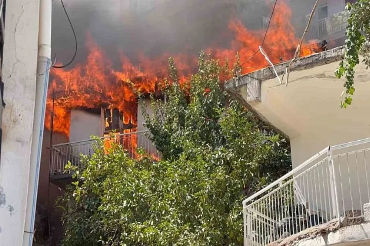 Antalya'da alevler yaşlı çifti ayırdı haberinin görseli