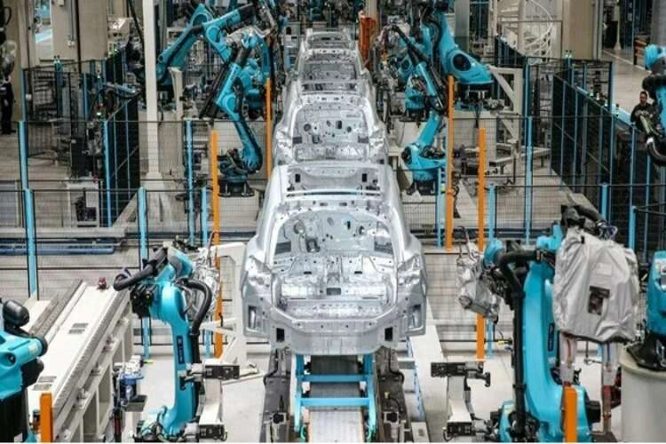 Bakan Şimşek Togg fabrikasına hayran kaldı haberinin görseli