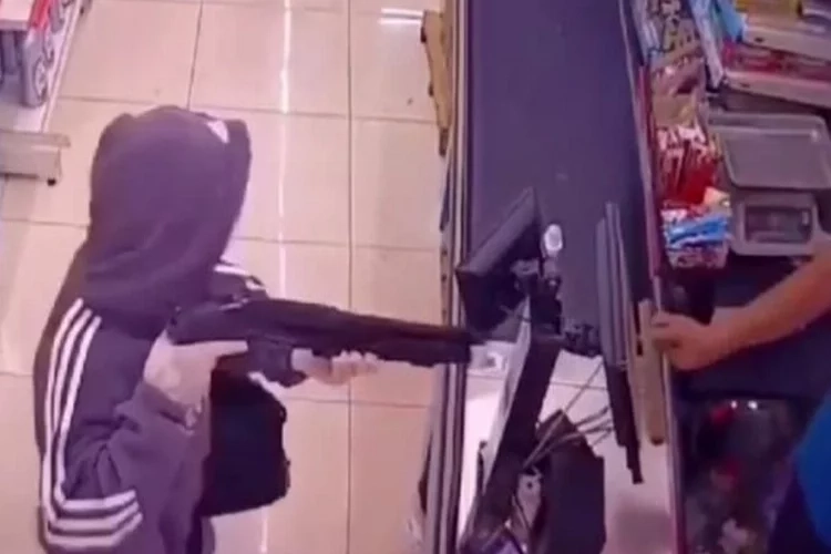 İzmir’de büyük süpermarket soygunu! haberinin görseli