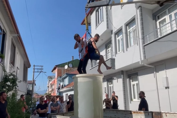 Böyle gelenek görülmedi: Damat evlendiğine pişman oldu haberinin görseli