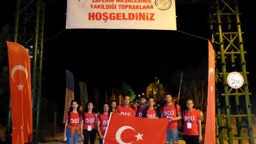 deü 30 ağustos yürüyüş-ilkses