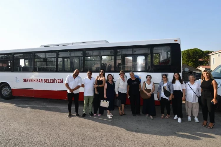 İzmir Büyükşehir'den Seferihisarlı öğrencilerin yüzünü güldüren hibe