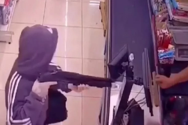 İzmir’de gerçekleşen süpermarket soygununda tutuklama haberinin görseli