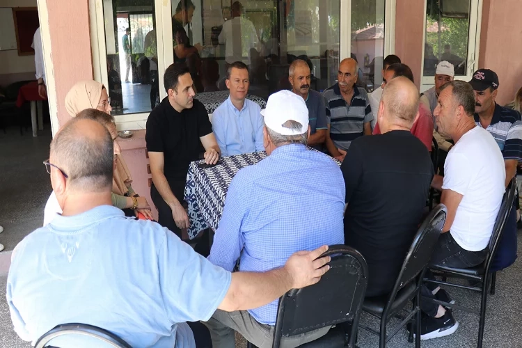 Çanakkale'de AK Parti teşkilatı yangın köylerini geziyor haberinin görseli