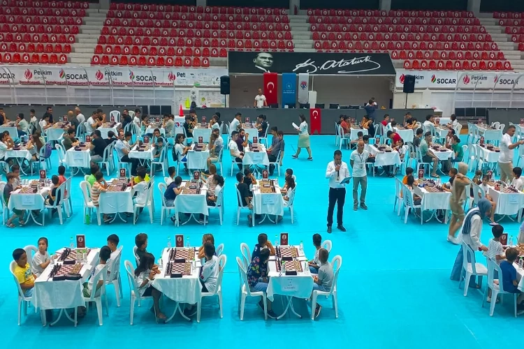 Karşıyaka’da Satranç Turnuvası düzenlendi haberinin görseli