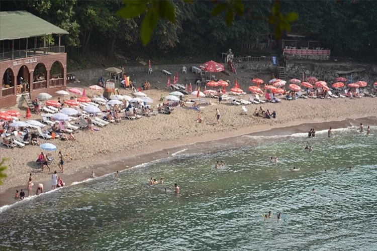 Tarihi Ceneviz Kalesi'nde hafta sonu yoğunluğu haberinin görseli