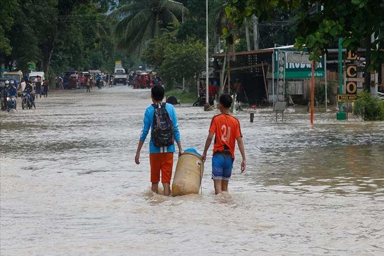 Filipinler'in kuzeyinde Saola Tayfunu şiddetli yağışlara sebep oldu