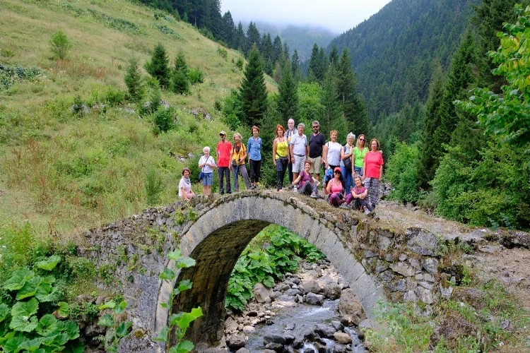 İzmirli doğaseverler Gümüşhane’de haberinin görseli