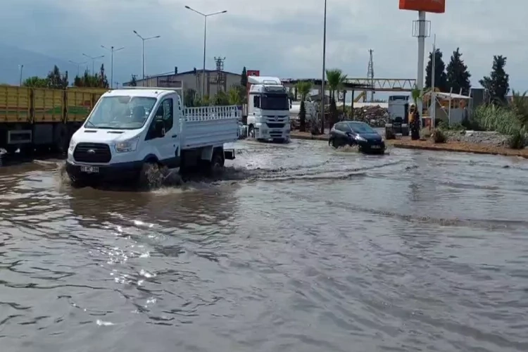 Hatay’da yağış sonrası hayat felç oldu haberinin görseli