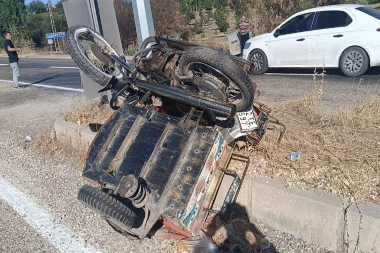 Adıyaman’da sepetli motosiklet ile otomobil çarpıştı haberinin görseli