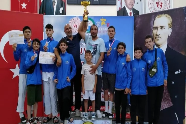Erzurumlu genç sporcuların gururlanduran ANALİG başarısı haberinin görseli