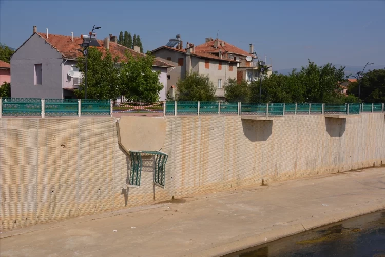 Uşak'ta seyir balkonu çöktü: 2 yaralı