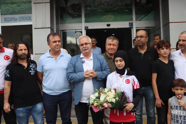 Adana'da şampiyona coşkulu karşılama