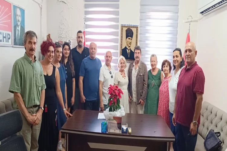 CHP Foça'da görev değişimi haberinin görseli
