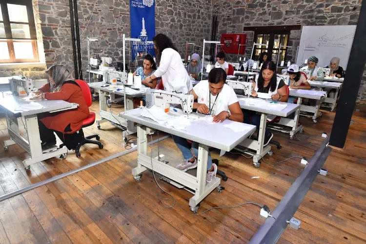 Büyükşehir'in 'Adettendir Üretiyoruz' atölyesi başladı haberinin görseli