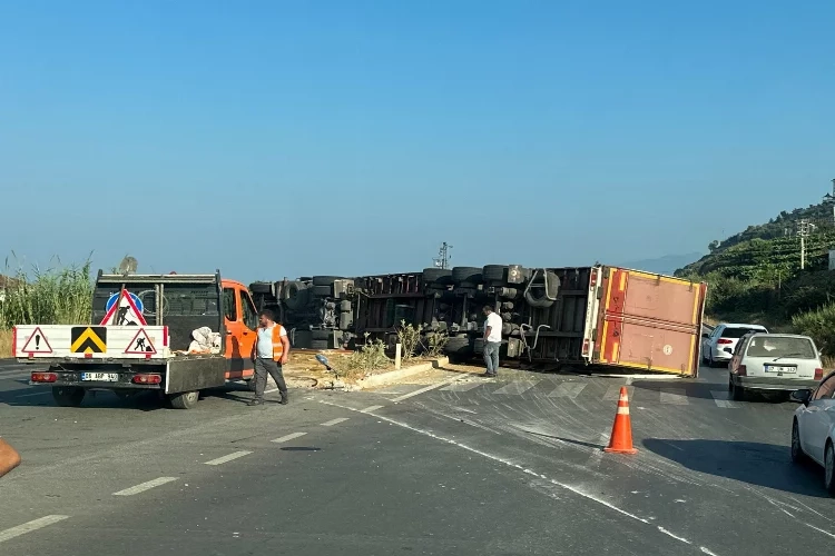 Antalya'da tır kazası: 2 yaralı