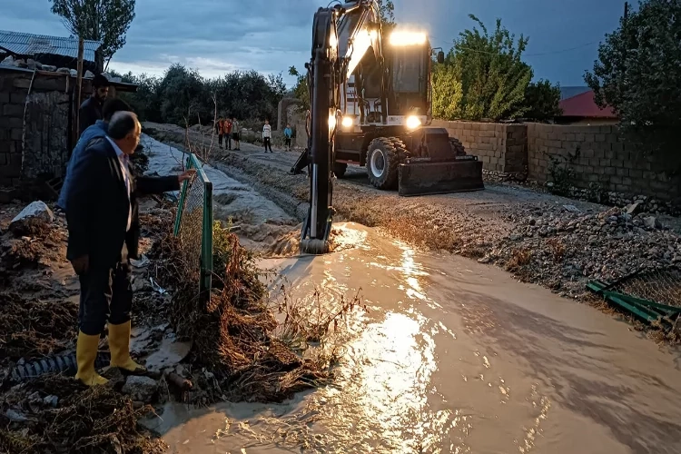 Van Gürpınar'da su baskınları yaşandı haberinin görseli