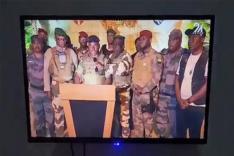 Gabon’da darbe! Ordu yönetime el koydu haberinin görseli