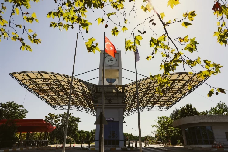 Rektör Hotar, DEÜ'nün ilk öğrencileri ile buluştu