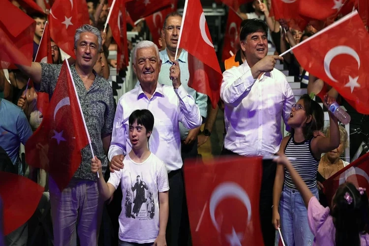 Kıraç, Fethiye’de 30 Ağustos Zafer Bayramı coşkusu yaşattı haberinin görseli
