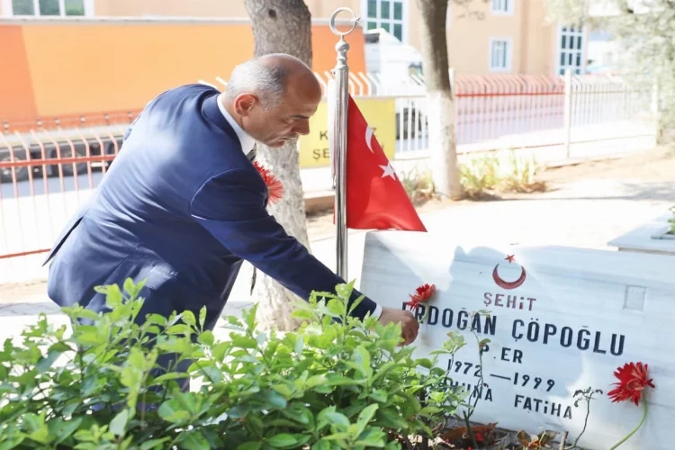 Kocaeli'de şehitler Zafer Bayramı'nda unutulmadı haberinin görseli
