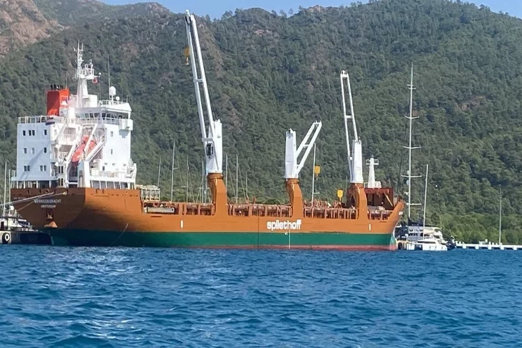 Fransa'dan getirilen yatlar Marmaris'e indirildi