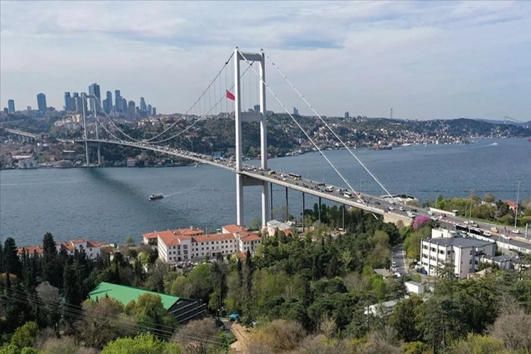 İstanbul Boğazı'nda gemi trafiği askıya alındı