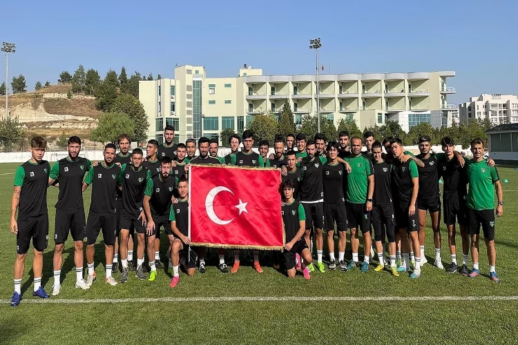 Denizlispor antrenmanında Zafer Bayramı kutlaması yapıldı