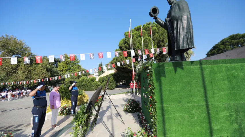 Atatürk Anıtı_ilkses (3)-1