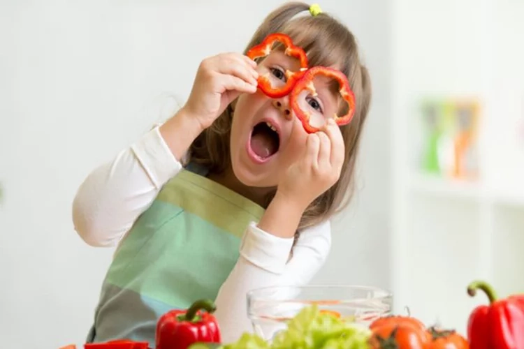 Okula gidecek çocuklar için eğlenceli beslenme önerileri haberinin görseli