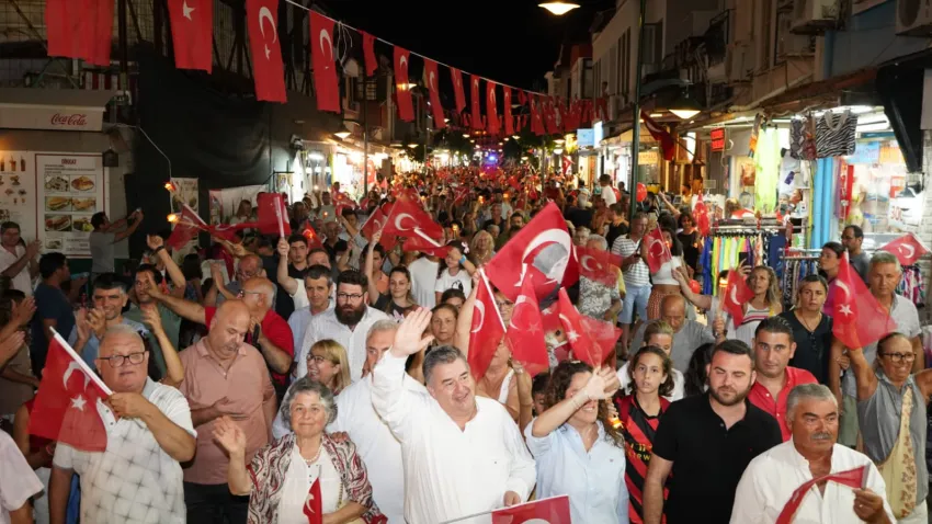 Çeşme büyük zaferi coşkuyla kutladı_ilkses (3)
