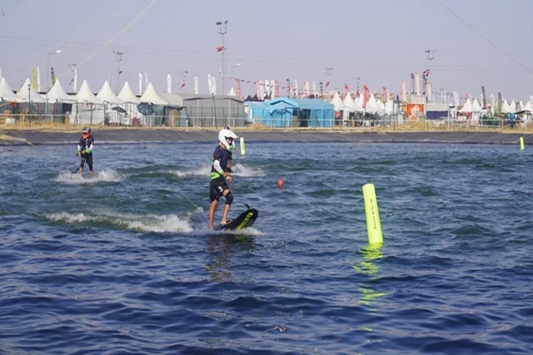 Afyon’da jetsurf 100’ncü Yıl Kupası yarışları sona erdi haberinin görseli