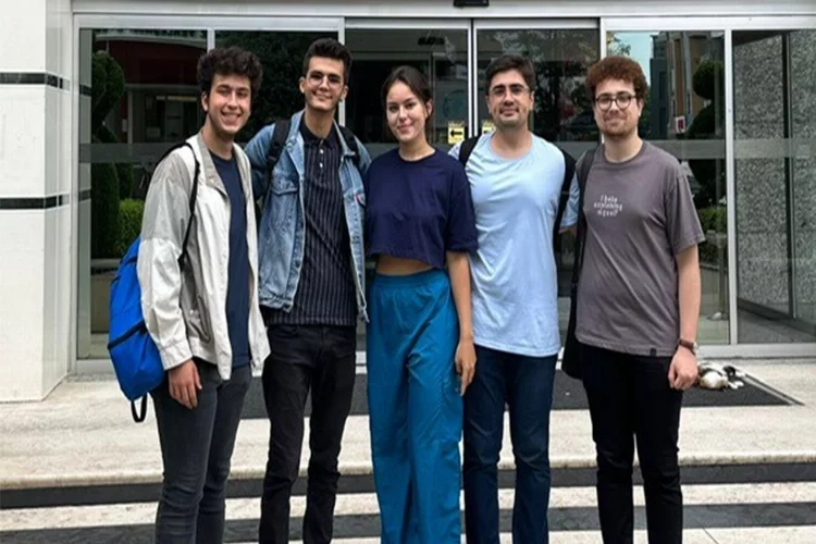 Üniversite öğrencileri, duchenne musküler distrofi için genetik tedavi arayışında haberinin görseli