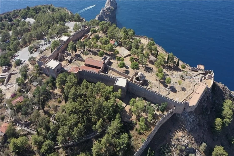 Alanya Kalesi'nde asırlık izlere rastlandı