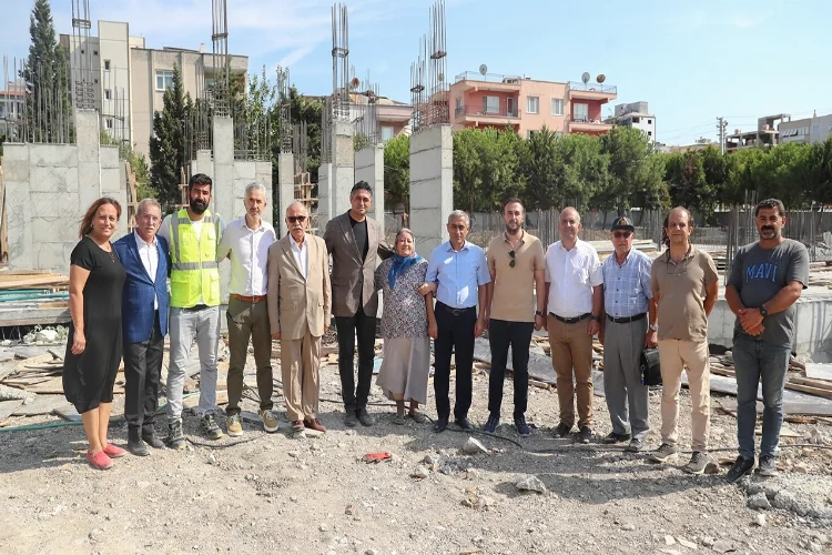 Şehit ailesi, oğullarının isminin verildiği okulu ziyaret etti haberinin görseli