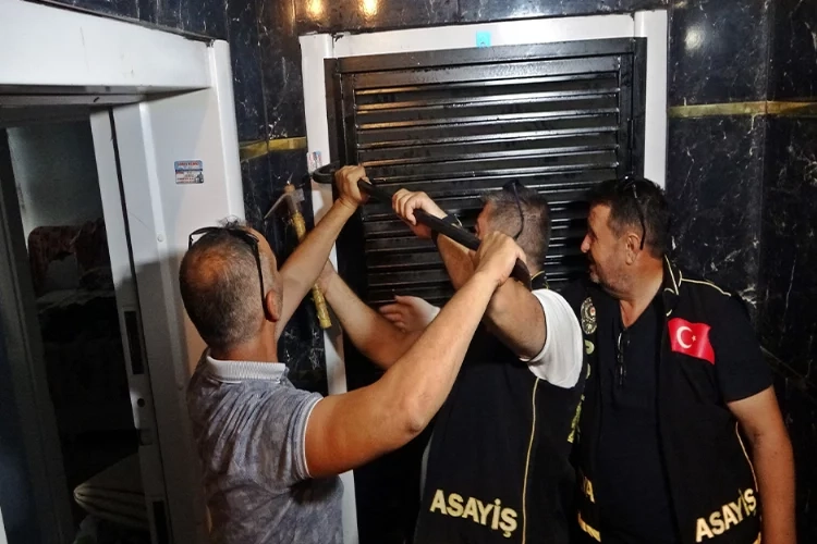 Antalya’da Özel Harekat polisinden uyuşturucu baskını haberinin görseli