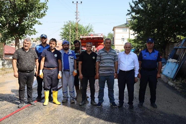 Yahyalı’da sel temizliği devam ediyor haberinin görseli
