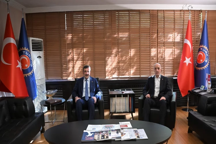 Cumhurbaşkanı Yardımcısı Yılmaz TÜRK-İŞ'i ziyaret etti haberinin görseli