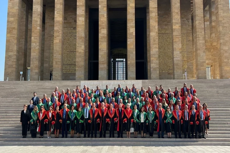 Yargıtay üyelerinden Anıtkabir ziyareti haberinin görseli