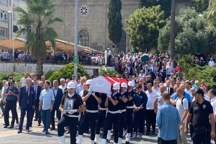 Gölcük Kaymakamı Yusuf Özdemir son yolculuğuna uğurlandı haberinin görseli