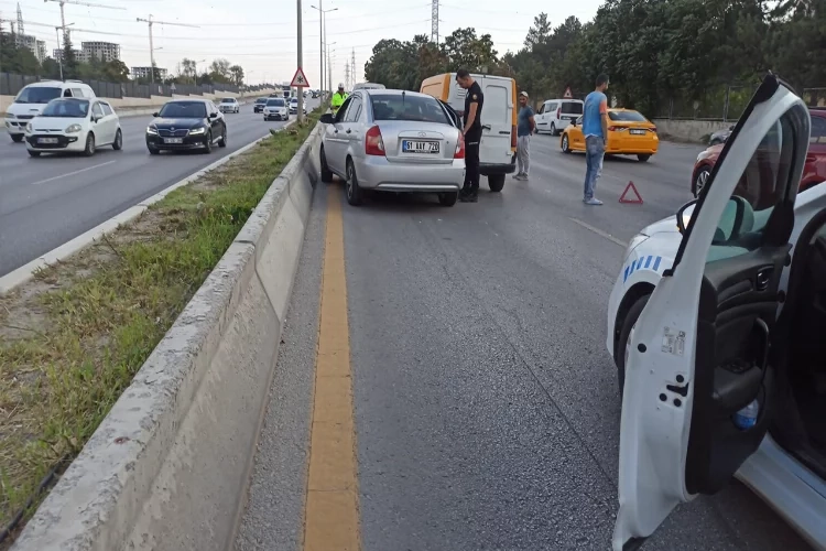 Ankara’da 7 aracın karıştığı  zincirleme trafik kazası haberinin görseli